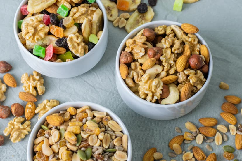 Imagen de mix de frutas deshidratadas como tropical, europeo y antioxidante - Reyna Frutas Distribuidora