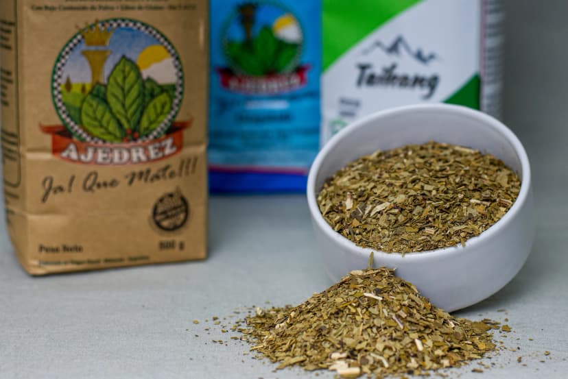 Imagen de yerba mate y variedades de té verde y orgánico - Reyna Frutas Distribuidora